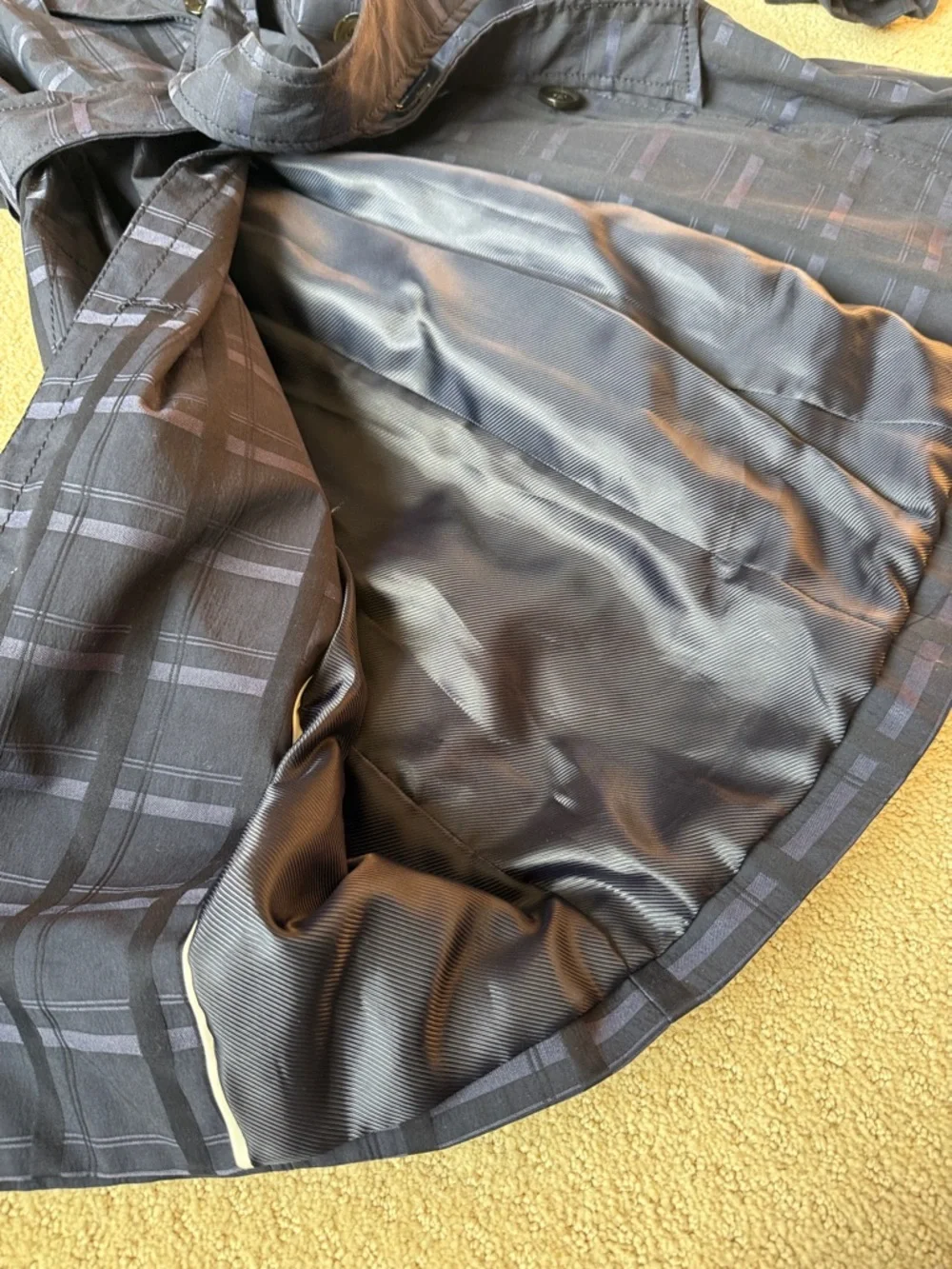 Banana Republic Double-Breasted navy Plaid Trench Coat . Beautifully detailed. - Picture 3 of 8